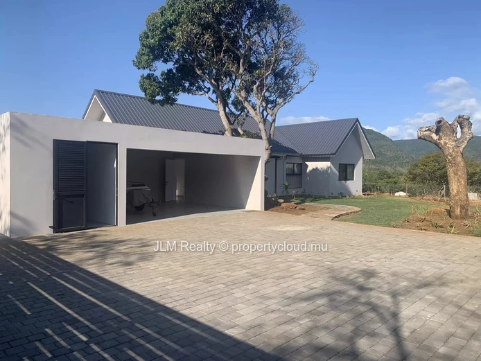 New High-End Villa for Sale in a Secure Estate in Black River, Mauritius