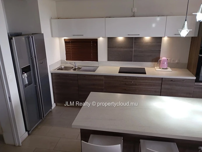Duplex Moderne 3 Chambres avec Jardin à Vendre à Tamarin, Île Maurice