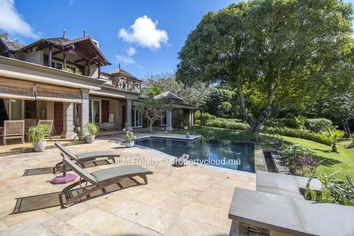 Superbe villa avec vue imprenable sur le golf à vendre dans un domaine sécurisé à Bel Ombre, Ïle Maurice