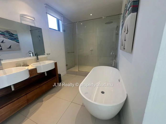 Superb penthouse for rent in the marina in Black River, Mauritius