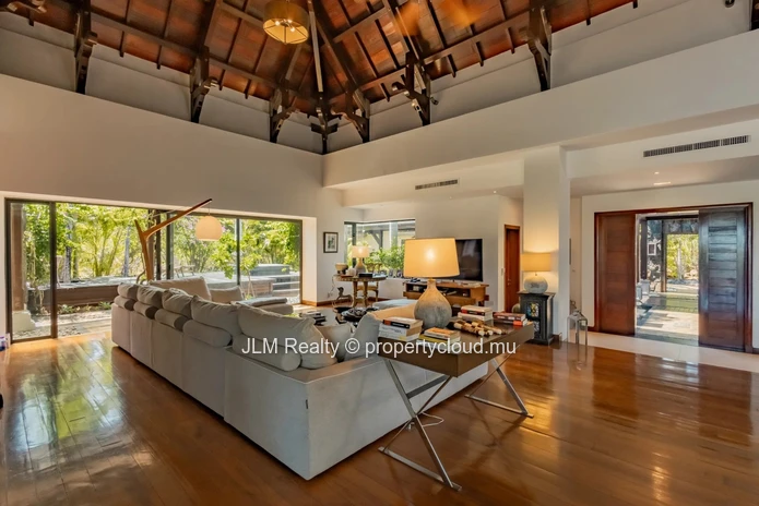 Villa d’Exception avec Piscine et Jardin Tropical à Vendre dans un Domaine prisé à Bel Ombre, Île Maurice