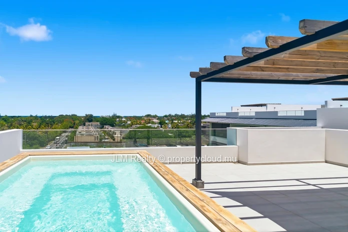 Modern Penthouse with Private Pool and Rooftop for Rent in Pereybère, Mauritius