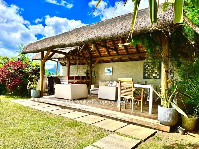 Charming villa with panoramic views of the ocean and mountains for rent in Tamarin, Mauritius