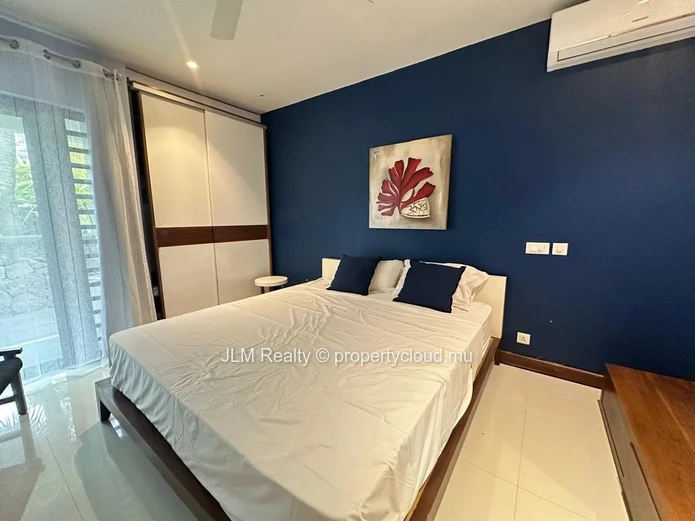 Beachfront Apartment for Rent in a Residence with a Shared Pool and Direct Access to a Beautiful Beach in Tamarin, Ma...