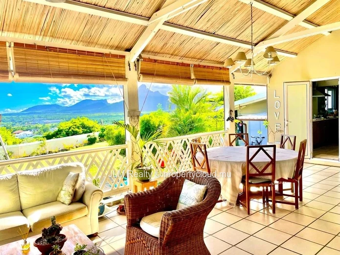 Charming villa with panoramic views of the ocean and mountains for rent in Tamarin, Mauritius