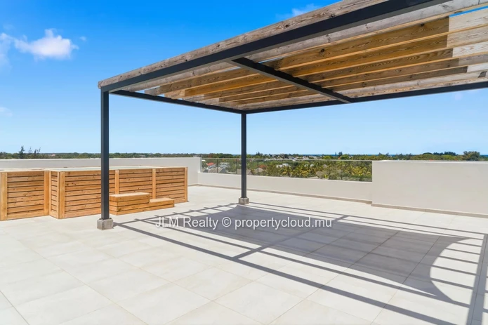 Modern Penthouse with Private Pool and Rooftop for Rent in Pereybère, Mauritius