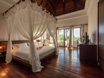 6 Bedroom Villa