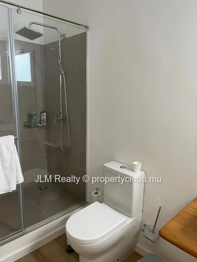 À Vendre - Duplex dans une résidence sécurisée à Tamarin, Île Maurice