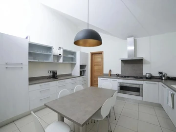 5 Bedroom Villa
