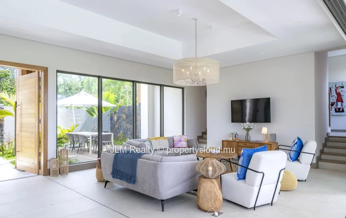 Prestigious Villa with Panoramic Mountain and Golf Views for Sale in the East of Mauritius