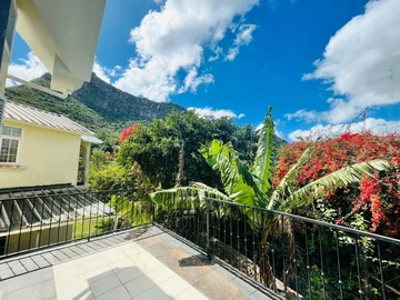 6 Bedroom Villa