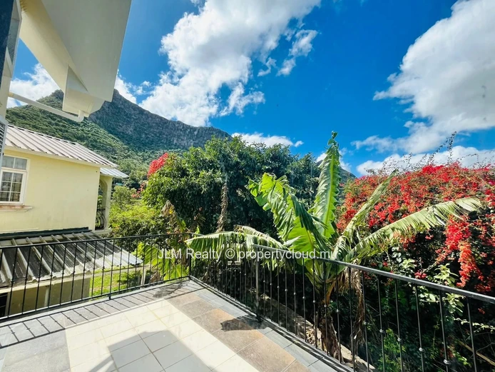 Villa à Louer à Moka, Île Maurice – 6 chambres, piscine privée, quartier résidentiel recherché