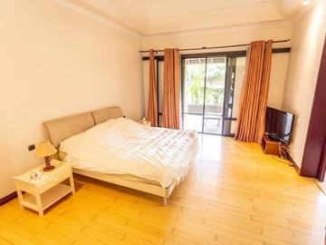 5 Bedroom Villa