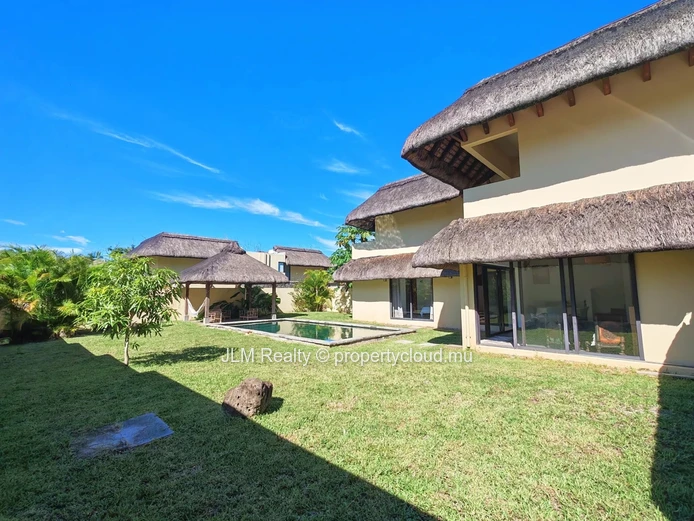 À vendre à Rivière Noire, Île Maurice – Charmante villa balinaise avec piscine, proche nature et commodités