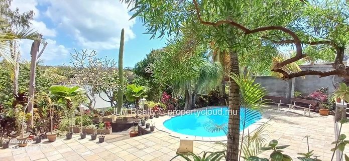 Belle Villa avec Vue Lac à Vendre à Grand Baie, Île Maurice