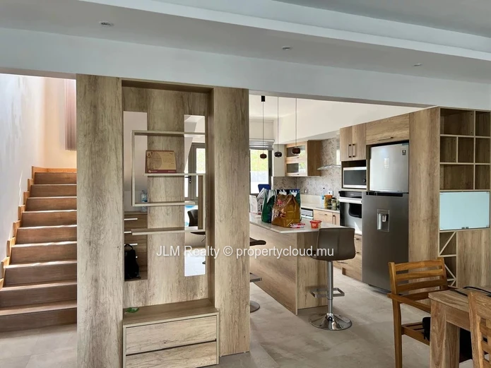 Duplex moderne avec rooftop et jacuzzi à louer à Mont Choisy, Île Maurice