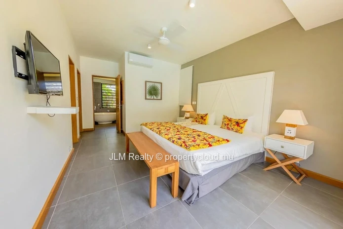 Belle villa à pied des commodités et de la plage à vendre à Rivière Noire, Île Maurice