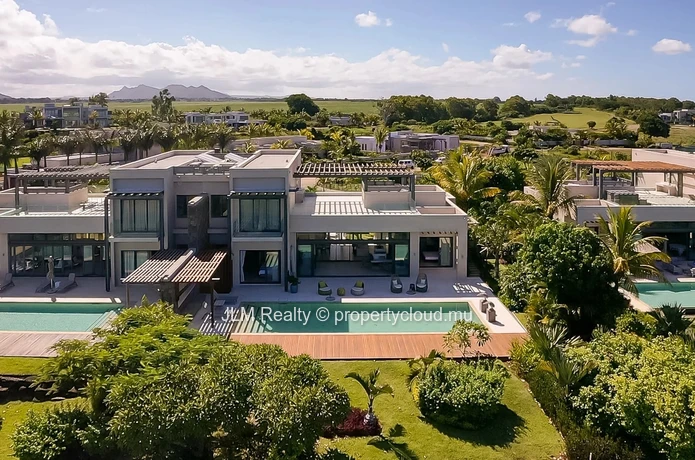 Prestigieuse duplex à vendre dans un domaine golfique sur la côte est de l’Île Maurice