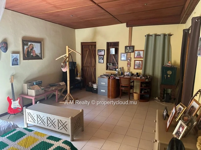 Maison spacieuse avec piscine et jardin à vendre à Tamarin, Île Maurice