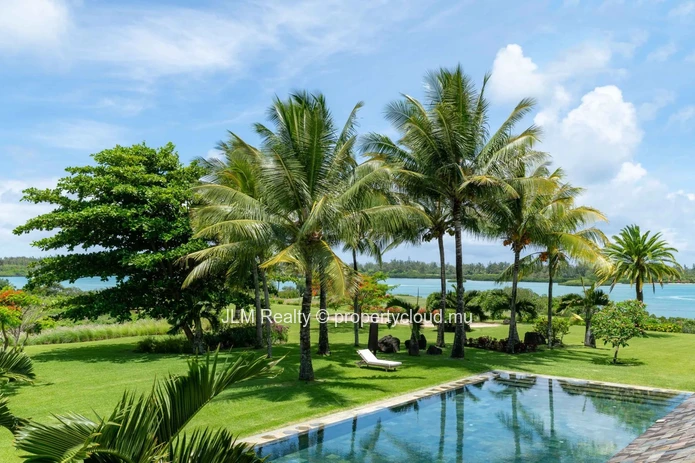 Prestigious Villa with Panoramic Ocean and Golf Views in an Exclusive Estate on the East Coast of Mauritius