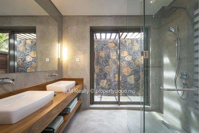 Luxurious villa for sale in a golf estate on the east coast of Mauritius
