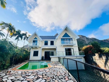 6 Bedroom Villa
