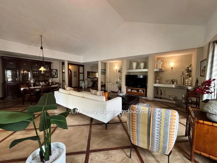 Spacious Villa with Pool, Garden and Mountain View for Sale in a Secure Estate – Petite Rivière Noire, Mauritius