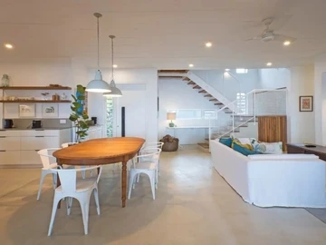 6 Bedroom Villa