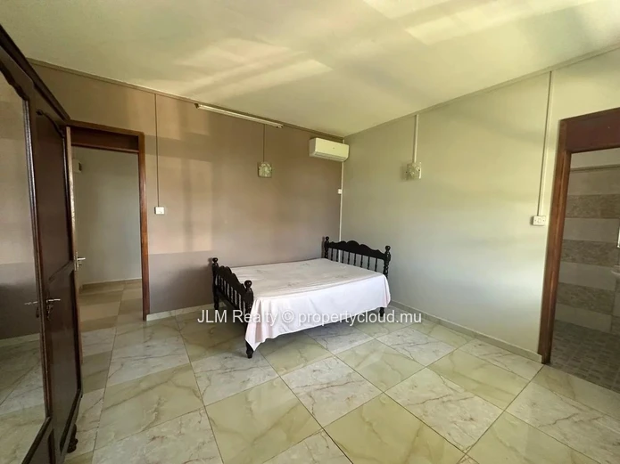 À Vendre – Propriété composée de 2 duplex avec vue mer à La Gaulette, Île Maurice