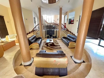6 Bedroom Villa