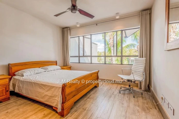 À vendre, magnifique duplex pieds dans l'eau situé dans la seule marina résidentielle de l'Île Maurice, à Rivière Noire