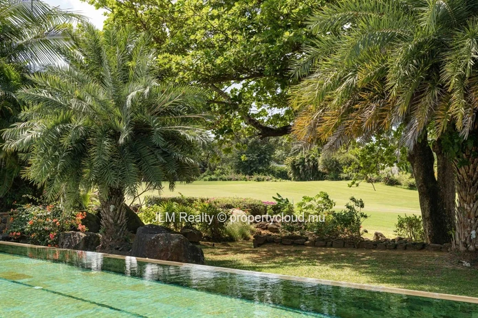 Villa d'Exception de 8 Chambres avec Vue Golf à Vendre sur la Côte Est de l'Île Maurice.