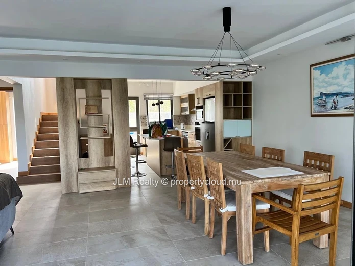 Duplex moderne avec rooftop et jacuzzi à louer à Mont Choisy, Île Maurice