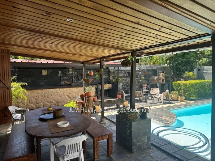 Maison spacieuse avec piscine et jardin à vendre à Tamarin, Île Maurice