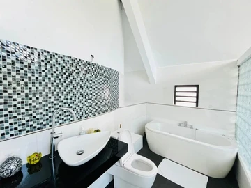 6 Bedroom Villa