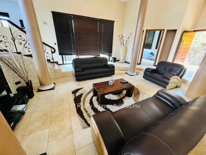 Villa à Louer à Moka, Île Maurice – 6 chambres, piscine privée, quartier résidentiel recherché