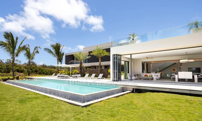 Prestigious Villa with Panoramic Golf Views for Sale in the East of Mauritius