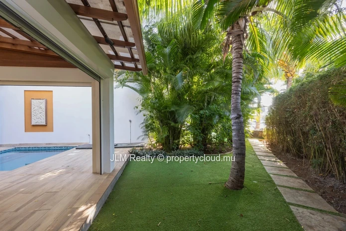 À Vendre à Rivière Noire – Duplex de Prestige dans la Seule Marina Résidentielle de l’Île Maurice