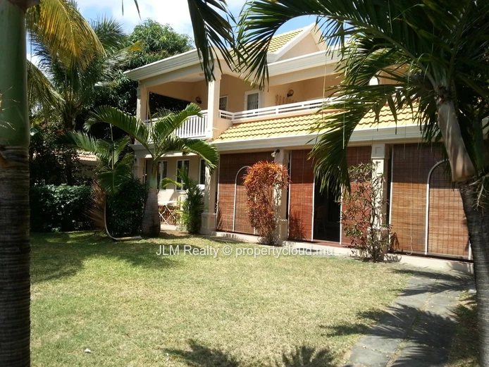 For Sale – Spacious Villa Facing the Beach in Flic en Flac, Mauritius