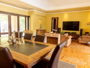 5 Bedroom Villa