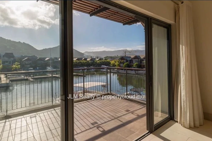 Duplex à vendre avec ponton privé dans la seule marina de l’Île Maurice, à Rivière Noire