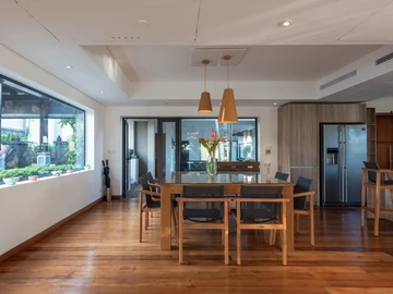 6 Bedroom Villa