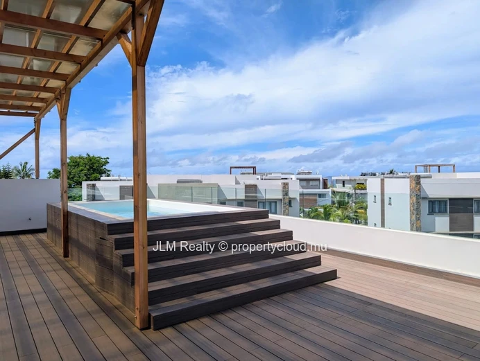 Penthouse avec rooftop privatif et piscine à vendre à Pointe aux Canonniers, Île Maurice
