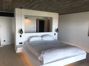 6 Bedroom Villa