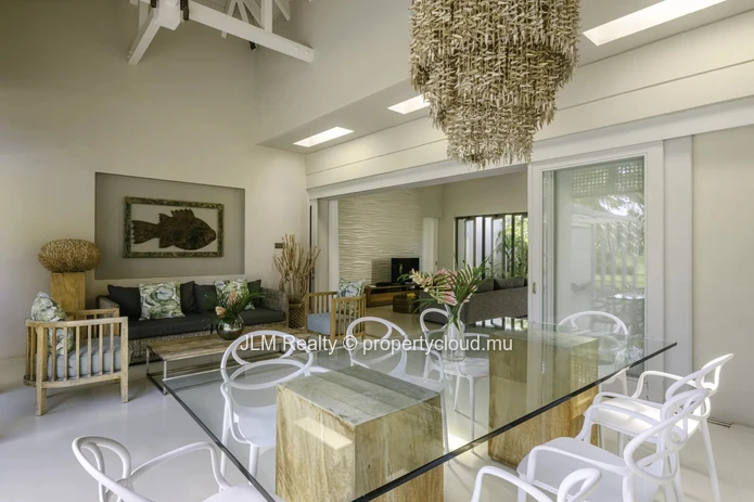 Villa de Prestige avec 4 Chambres et Grand Terrain à Vendre dans un Domaine Golfique d’Exception à l'Île Maurice