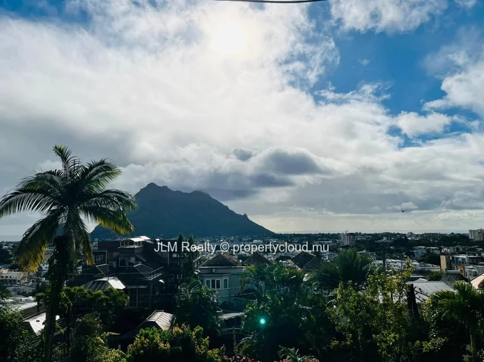 À Vendre – Charmante maison familiale avec vue panoramique à Sodnac, Île Maurice