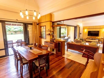 5 Bedroom Villa