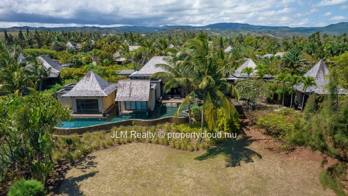 Villa d’Exception avec Piscine et Jardin Tropical à Vendre dans un Domaine prisé à Bel Ombre, Île Maurice