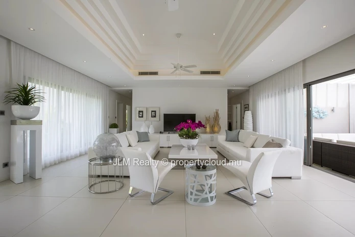 Luxueuse villa à vendre dans un domaine golfique sur la côte est de l’Île Maurice
