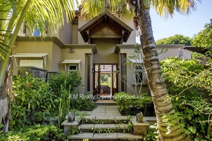 Superbe villa avec vue imprenable sur le golf à vendre dans un domaine sécurisé à Bel Ombre, Ïle Maurice